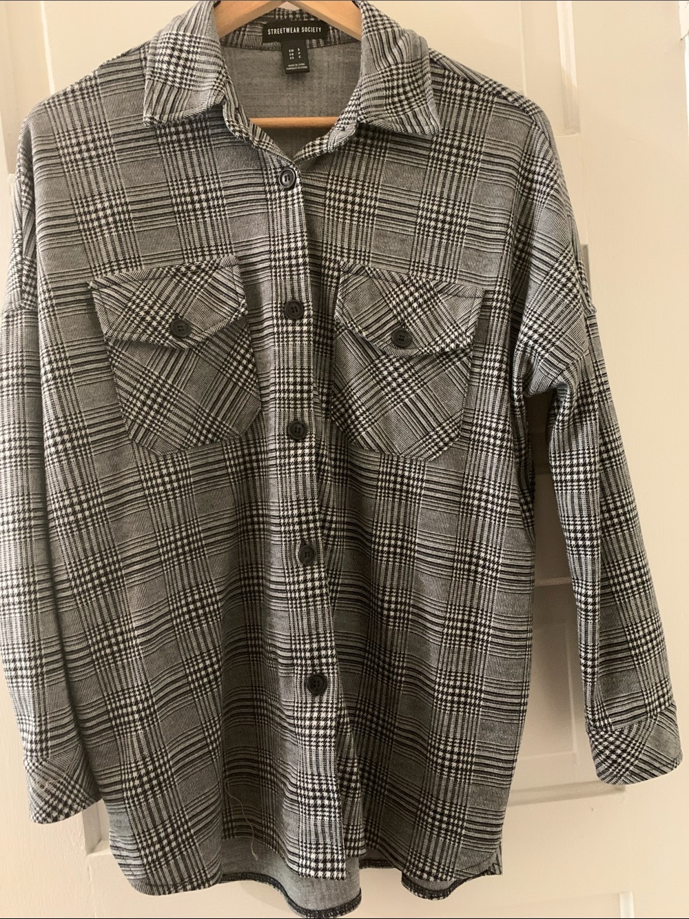 Streetwear Society Black and Gray Plaid Button-Up Shirt